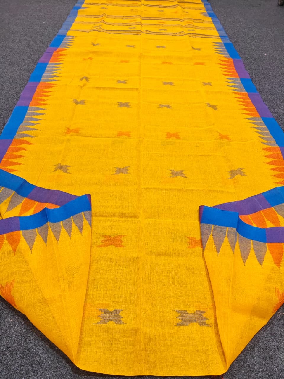 Authentic handloom 
monipuri cotton saree
With bp