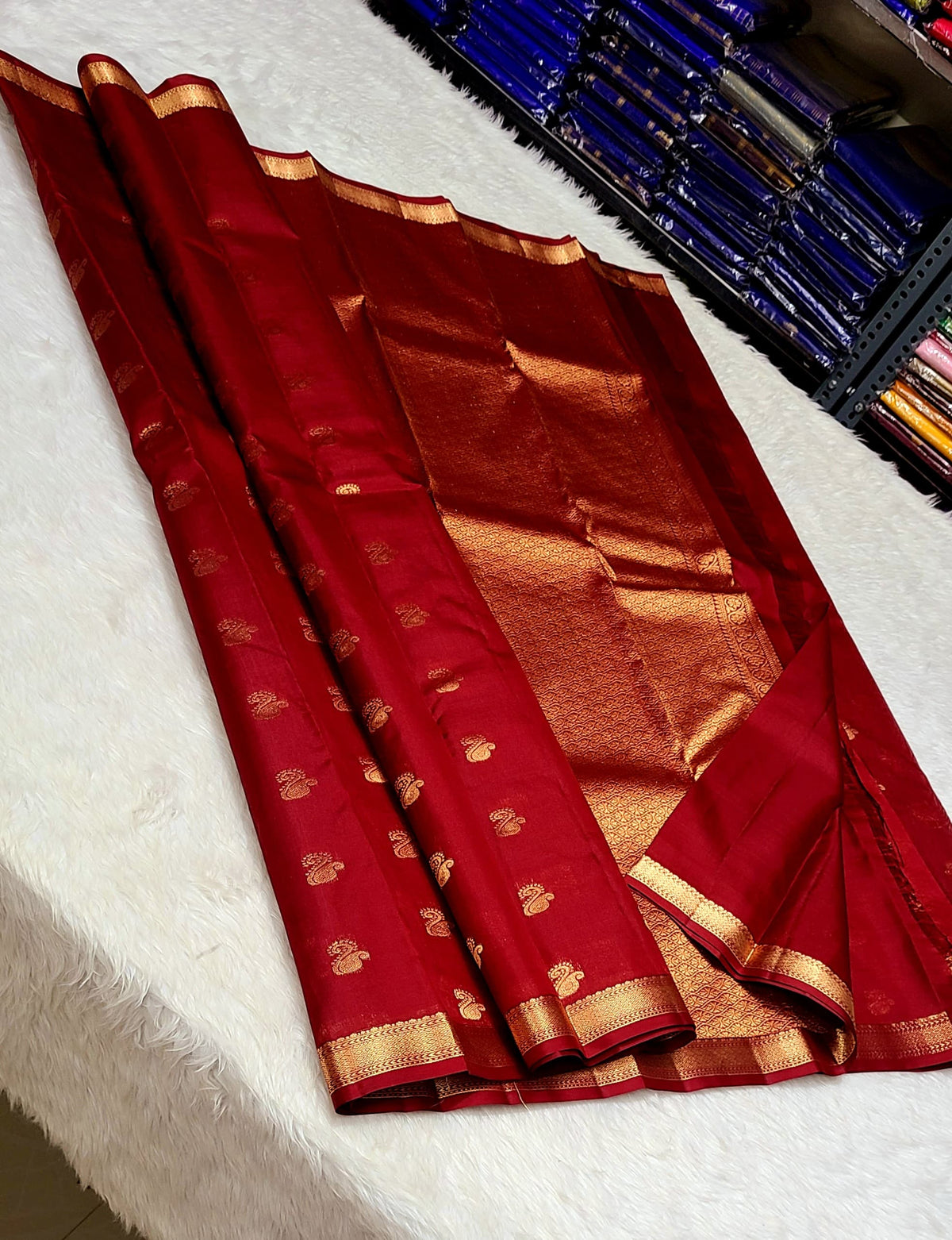*100% PURE  Pure Silk KanjeevaramPURAM HANDWOVEN VERY PREMIUM QUALITY 1G SELF PATTERN SILK SAREES*

*1 GRAM GOLD PURE ZARI WEAVING*
*SILK MARK CERTIFICATE ATTACHED*

GOLD ZARI WEAVING PAKKKA HANDLOOM

EXCLUSIVE COLLECTION SUNDAY OFFER

