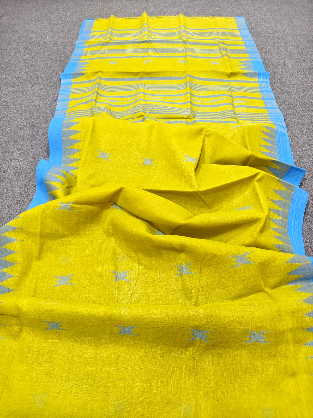 Authentic handloom 
monipuri cotton saree
With bp