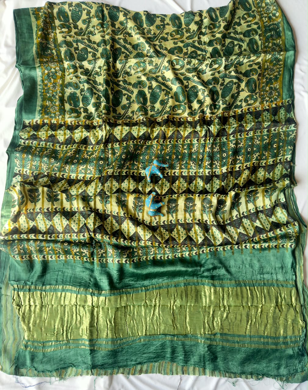 Expo quality *Pure 100% LAGDI PATTA MODAL Gajji Silk Saree*
Bagru handblock print
Ajrakh print & Rapid print 
Print detail's 
*Ayurveda Redefined Anar chilka*
*Nashpal dye Ajrakh print*
*Hand Block & dabu print*
 Use only natural 
(Pomegranate peel)
With beautiful printed blouse 
Saree length:- 6.5m with blouse 👚 
Premium quality