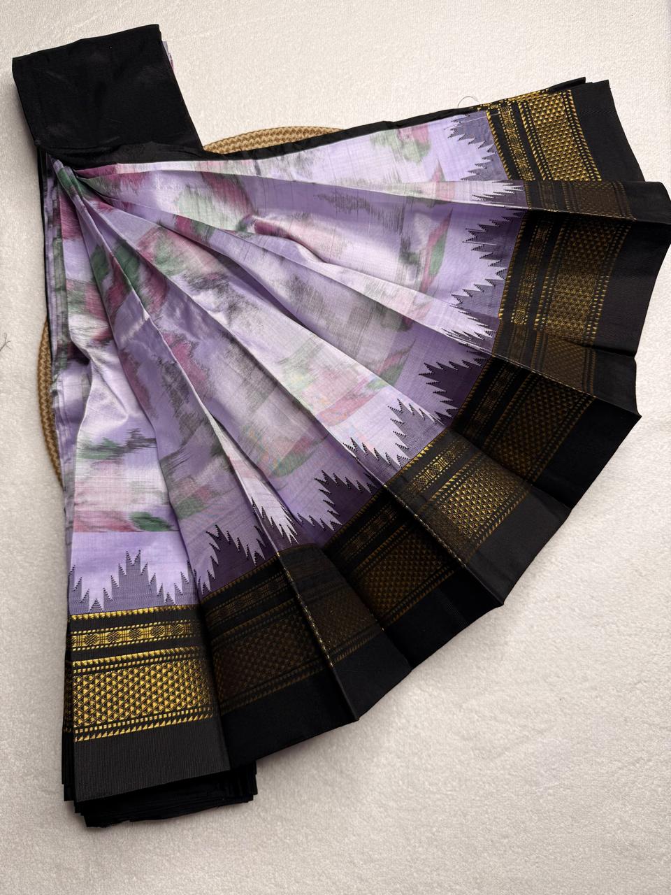 Material - pure silk 
Border - chikki paras
Saree Name -ilkal pure silk horizontal and also vertical stripes jari with temple border saree
Pallu -silk pallu
Blouse -contrast
Handloom -yes
Saree length- 6.2