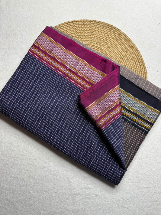 Cotton saree Chikki paras
Material - cotton by cotton 
Border - Chikki  border 
Saree Name - Ilkal cotton Chikki  sarees
Pallu - silk pallu 
Blouse -running
Handloom -yes
Saree length- 6.2
