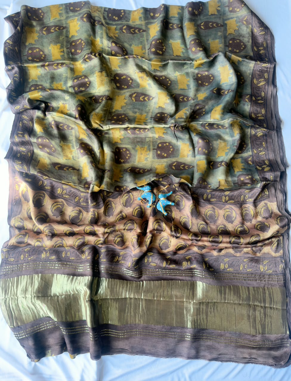 Expo quality *Pure 100% LAGDI PATTA MODAL Gajji Silk Saree*
Bagru handblock print
Ajrakh print & Rapid print 
Print detail's 
*Ayurveda Redefined Anar chilka*
*Nashpal dye Ajrakh print*
*Hand Block & dabu print*
 Use only natural 
(Pomegranate peel)
With beautiful printed blouse 
Saree length:- 6.5m with blouse 👚 
Premium quality