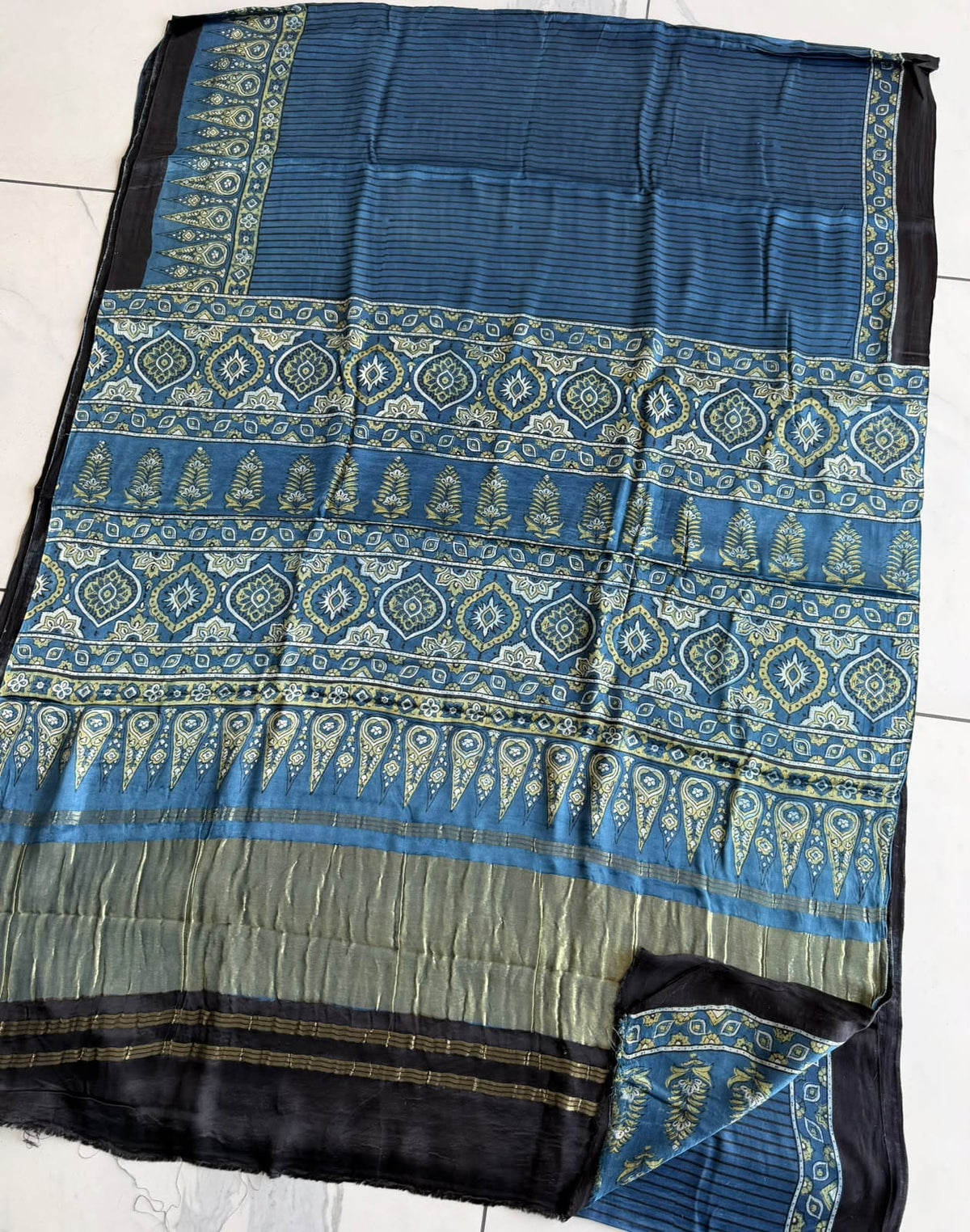 New Arrival Premium Modal Silk 2pc Suit
Top – Modal Silk (2.50 mtr)
Dupatta – Modal Silk (2.50 mtr)
Vanaspati Ajrakh
Kutch Ajrakh Elegant look | Premium Quality | Festive & Party Wear
