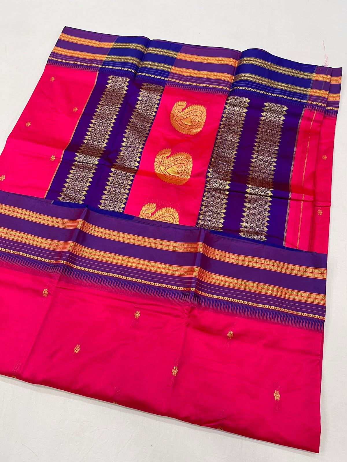 *Narayanpeth silk saree*
Running blouse 
Shoulder butti 
Pure silk
*Price: 6300/- + ship*