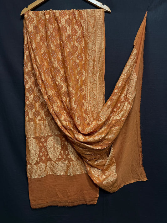 **Nim Zari Bandhej Dupatta**
- **Fabric:** handwoven Georgette
- **Design:** Beautiful Bandhej, Real Nimzari
- **Quality:** Best quality & colour 
- ** colour:** pastel & Dark
**Description:**
- **Length:** 2.50 meters, full length
- **Use:** Dress & Lehenga Choli Dupatta