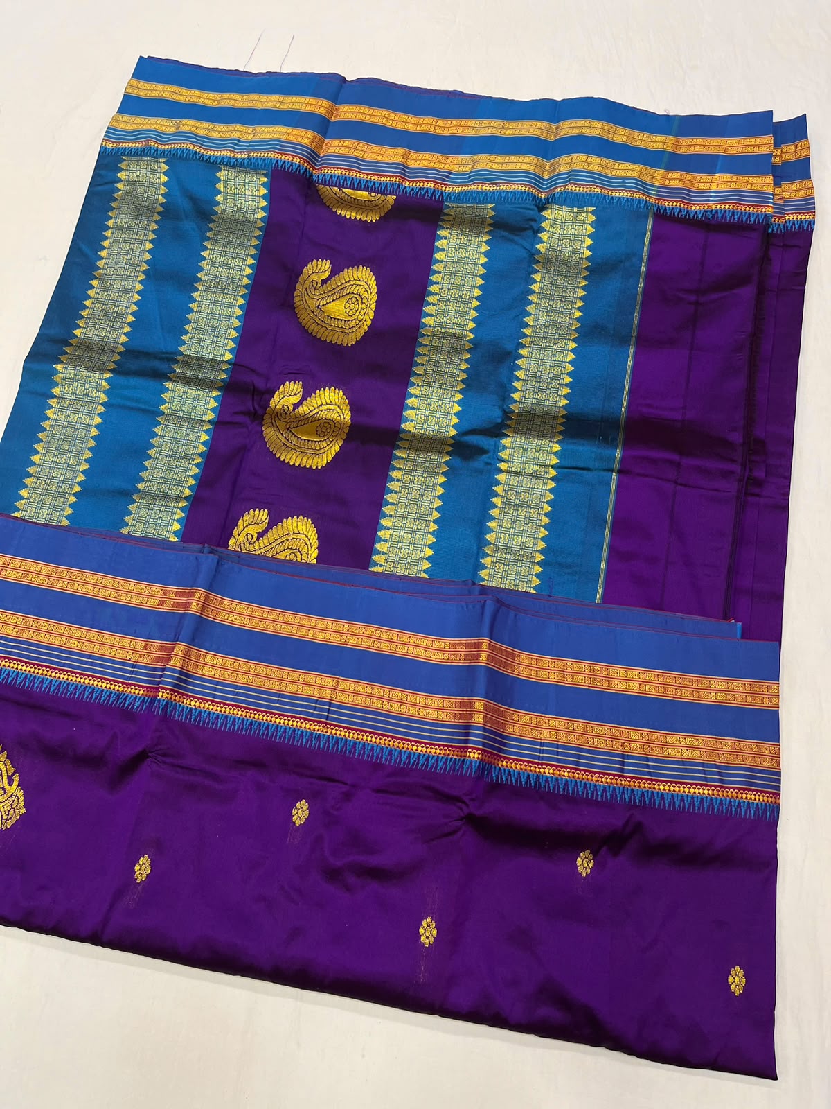 *Narayanpeth silk saree*
Running blouse 
Shoulder butti 
Pure silk
*Price: 6300/- + ship*