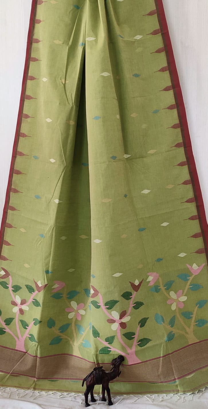 Very exclusive,Beautiful 100 Count pure 
Cotton by Cotton Hand Spoon jamdani 
with temple border with very 
elegant jamdani motif pallu
Without bp