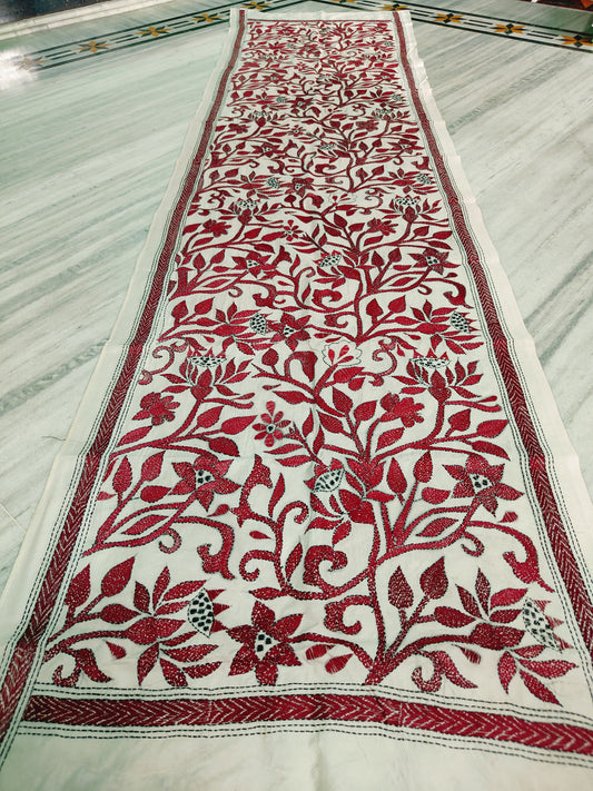 These are Tussar Slik  kantha stoles
Length 2.15/2.2 meter ( Approx)
Bohor 22' (Approx)