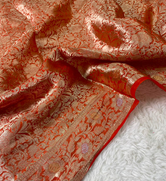Pure Banarasi Kora Organza Arashi Dyed Saree ✨
Elegant handloom Kora silk with unique 
Arashi Shibori-inspired patterns. Lightweight, graceful & exclusive.