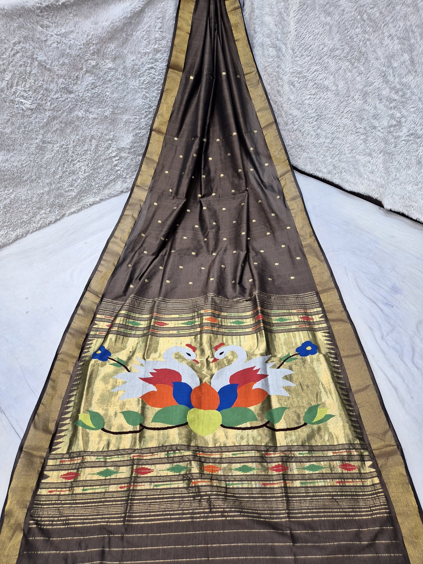 *Yeola cotton paithani*
Pure cotton 
Handloom saree
Patta border 
Running blouse 
Shoulder butta 