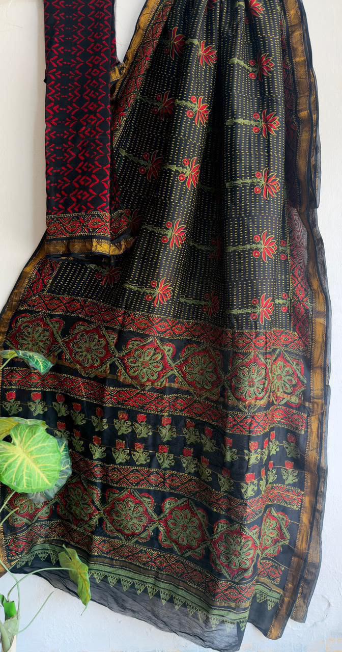 🍁Beautifully Crafted Maheshwari Silk Saree  collection🍁
 Specially Designed in Bagru  jahota rapid dabu hand block print
100% Natural Dye
Fabric : Maheshwari Silk 
Length : 5.5 Meters
Blouse Piece : 0.90 Meter