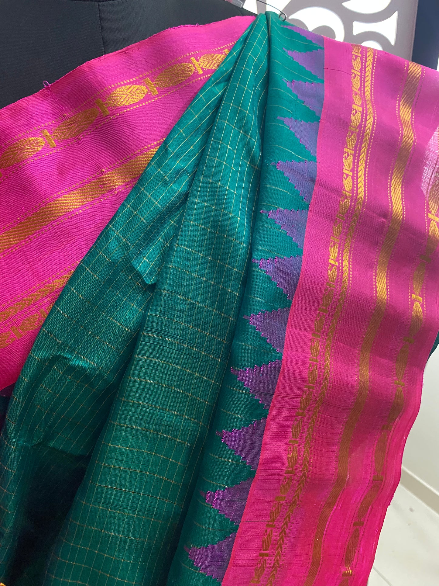 Khag | Green pure silk gadwal with kuttu border