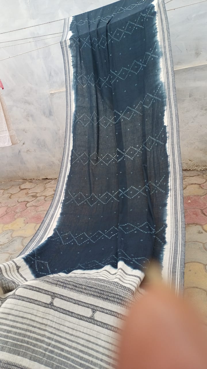 Bhujodi with bandhej