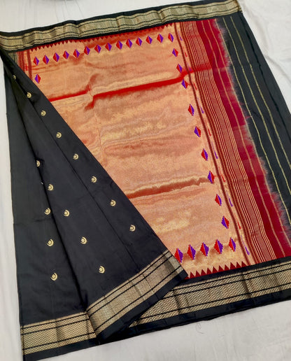 Pandita | Chandrakor Handloom paithani