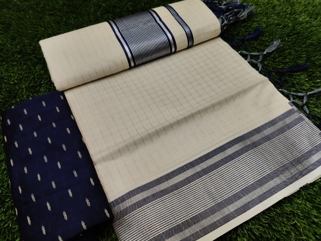 Kintush | Cotton kasavu saree