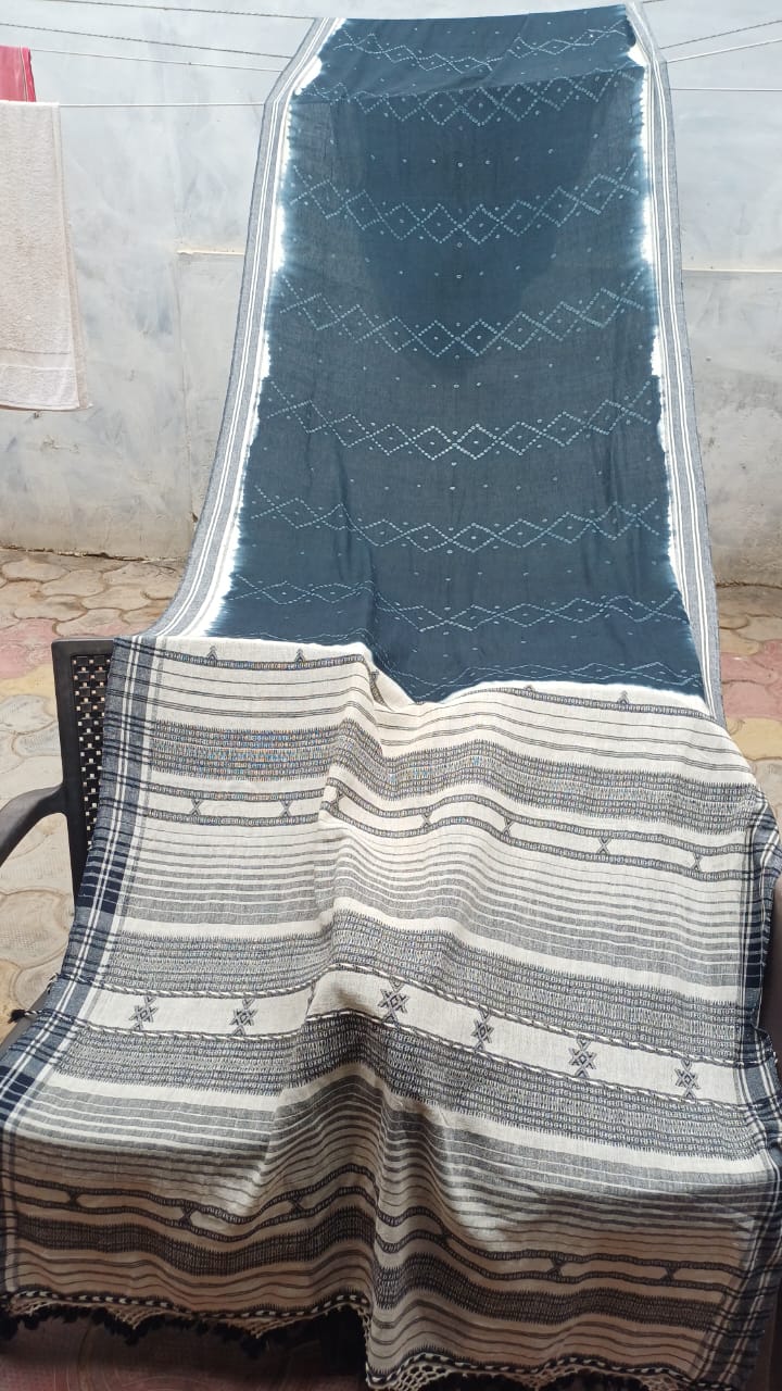 Bhujodi with bandhej