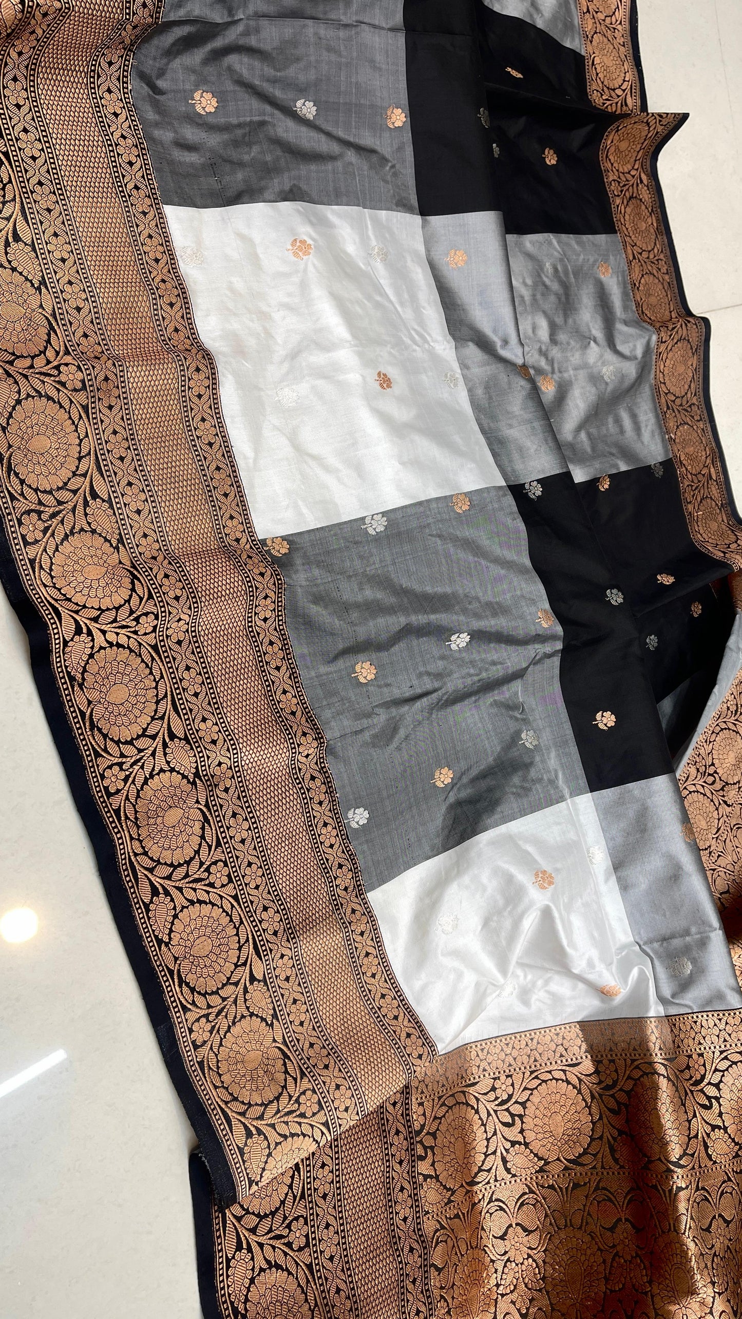 Banabi | banarasi with checks