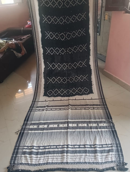 Bhujodi with bandhej